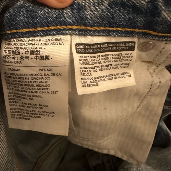 VINTAGE LEVIS HIGH WAISTED CUT OFFS - Picture 5 of 7